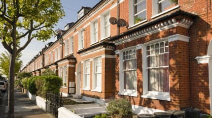 {{ image_alt:terrace-house-1638445530.jpg }}